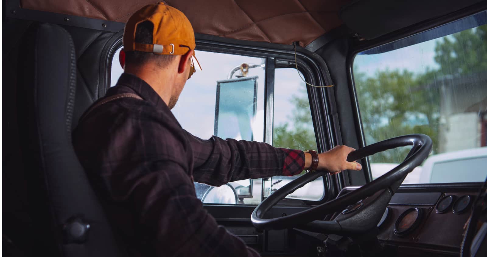 Things to Consider When Becoming a Commercial Truck Driver