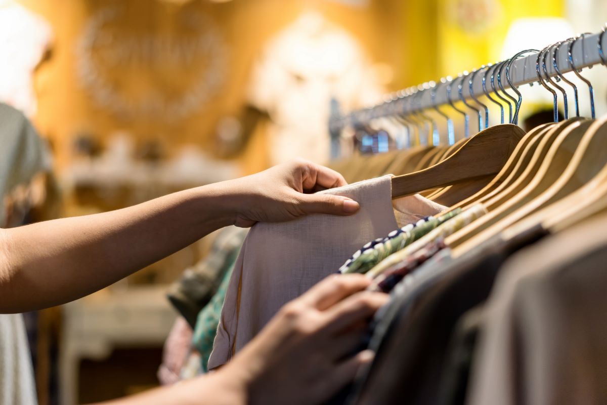 Your Comprehensive List of Practical Tips to Save Money on Fashion